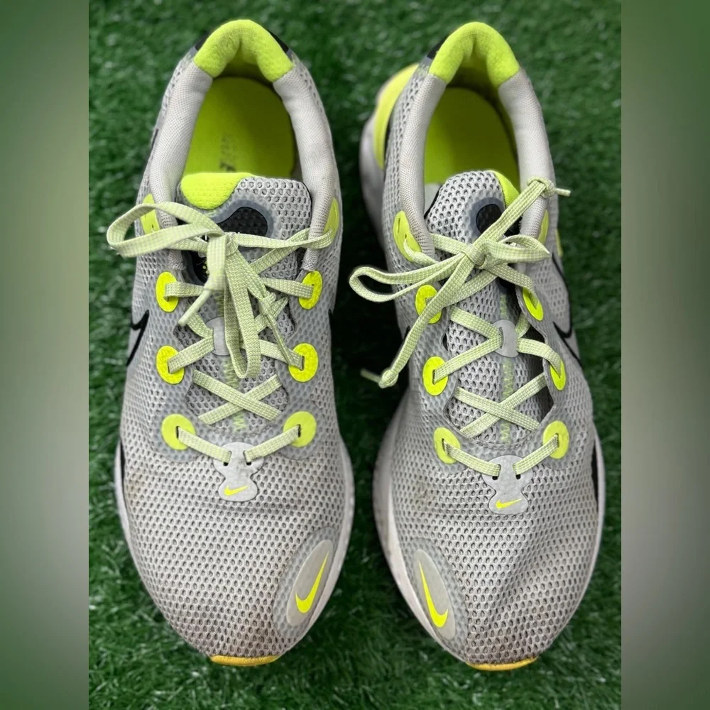 Men’s Nike Renew Run Grey Fog‎ Volt Size 12
